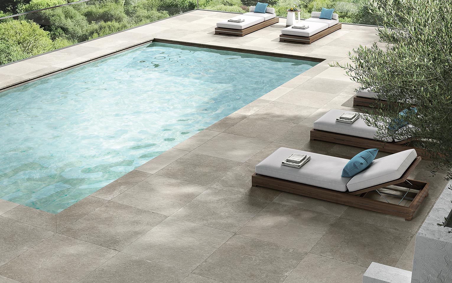 Terrasse de piscine en carrelage extérieur effet pierre